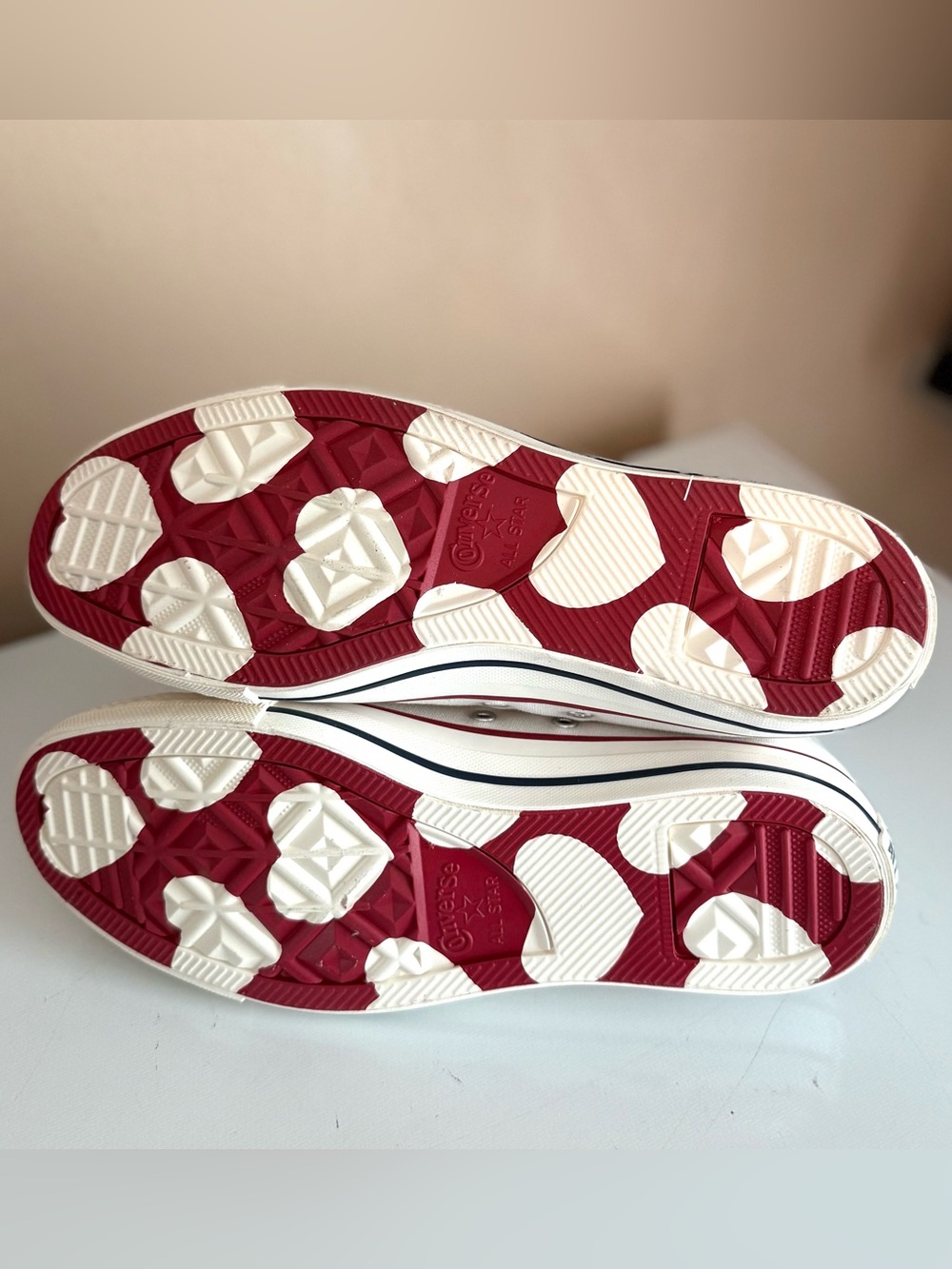 CONVERSE CHUCK TAYLOR ALL STAR WOMEN'S 10 VINTAGE WHITE HEARTS HIGH TOP NEW BOX - Picture 9 of 9